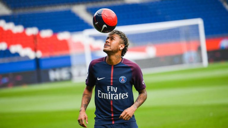 3. Neymar Jr. (Paris Saint-Germain): 96 millones de dólares