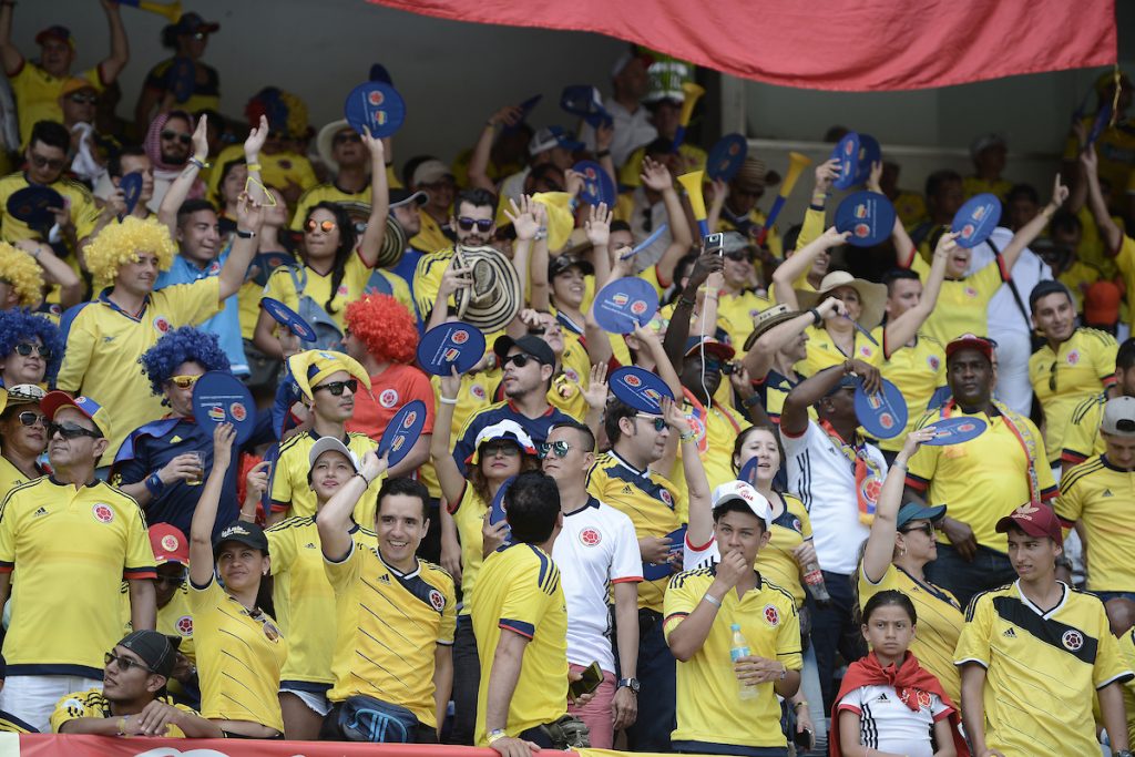 Hinchas Colombia vs Brasil