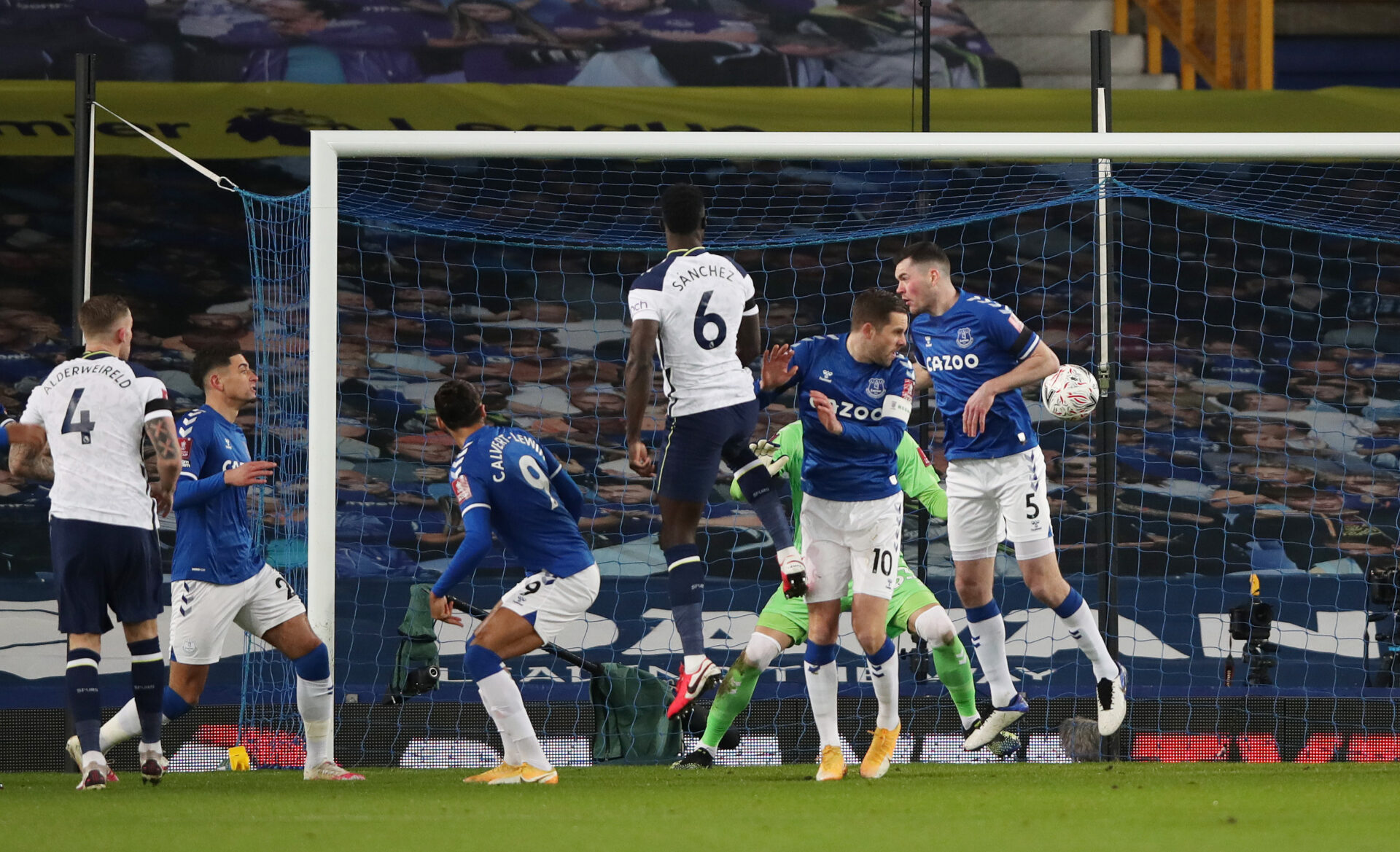 Doblete de Dávinson Sánchez en eliminación de Tottenham