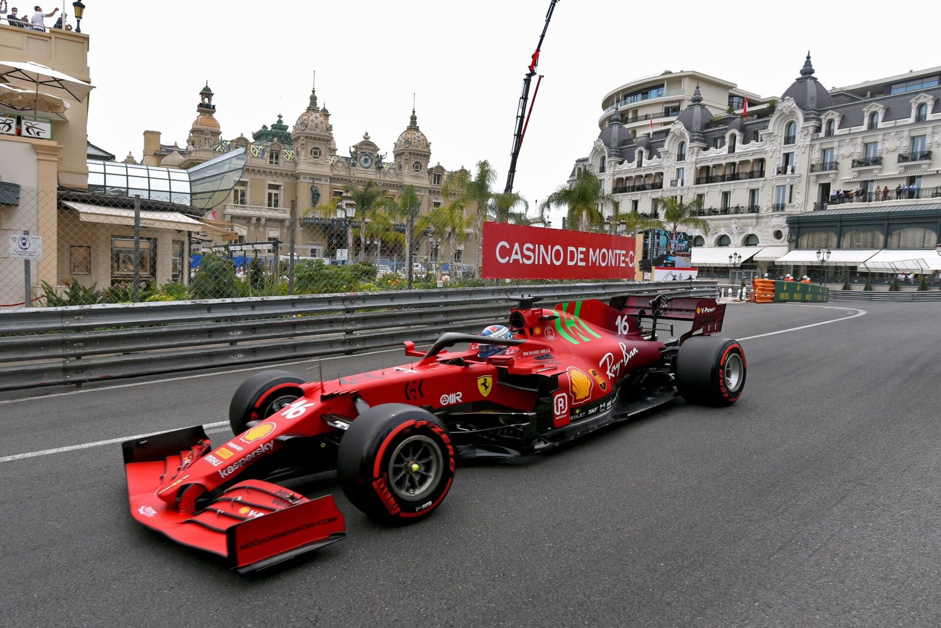 Accidentada pero feliz pole de Leclerc en Mónaco