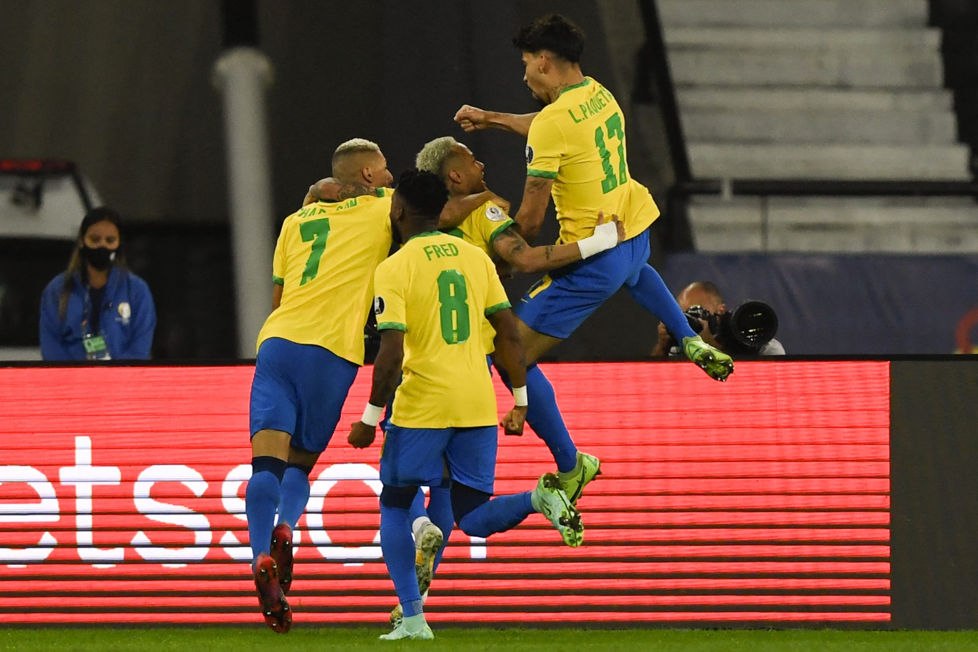 Sin brillo, Brasil pasó a semifinales de la Copa América