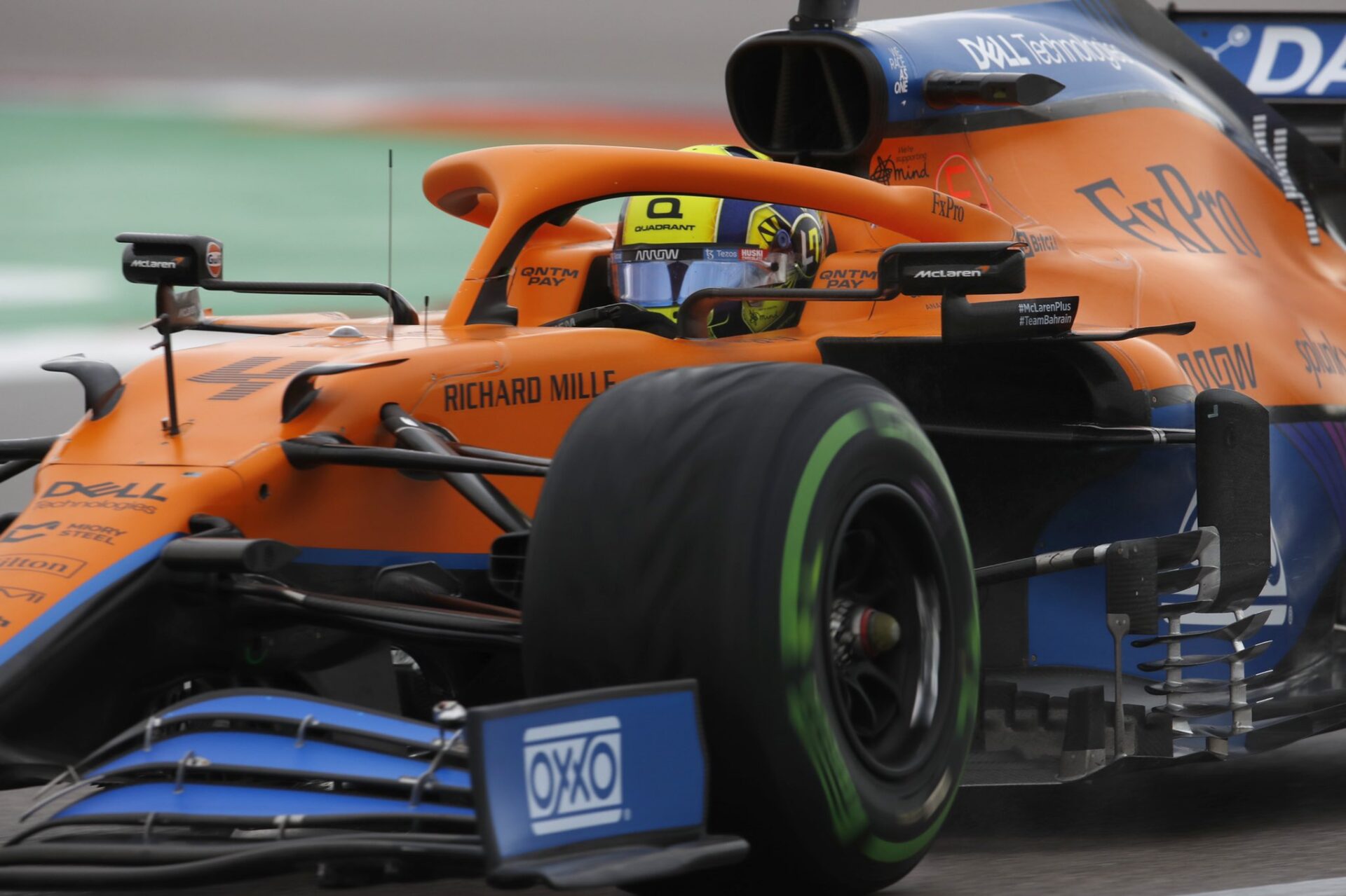 Lando Norris se queda en la pole bajo la lluvia de Sochi