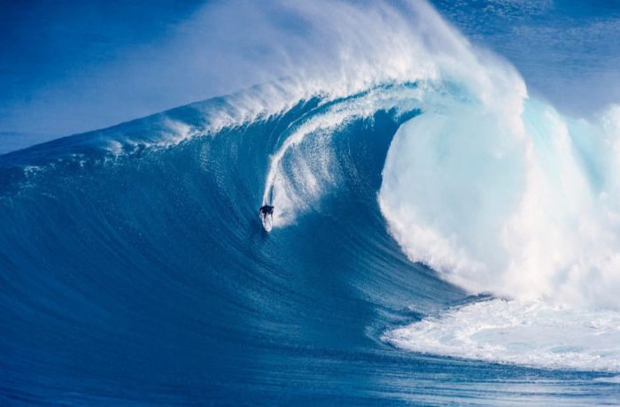Montañas de agua, surfeando al límite. La Liga de Surf.