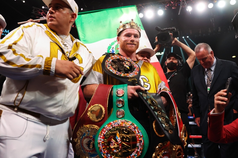 Canelo Álvarez unificó los títulos mundiales de peso supermediano