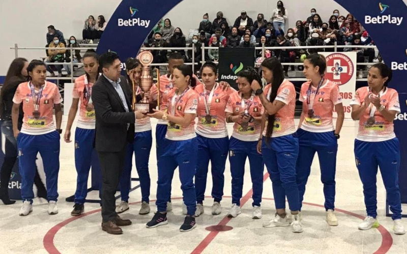 El equipo femenino 
 de Caciques también es competitivo; fue tercero en la Liga nacional.