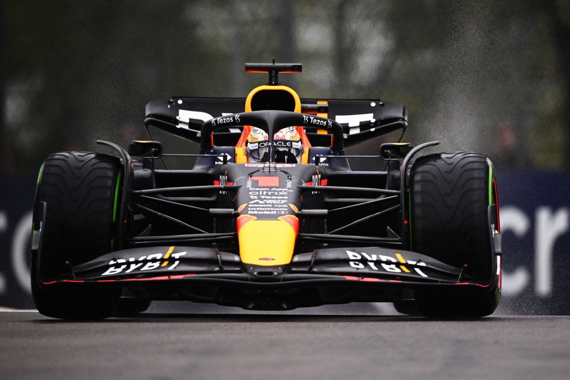 Verstappen se queda con la pole bajo la lluvia de Imola