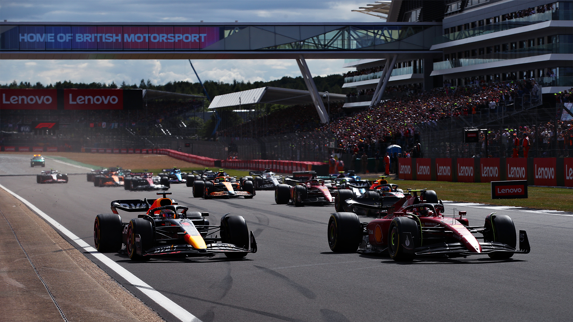 Sainz logra su primera victoria en una accidentada carrera en Silverstone