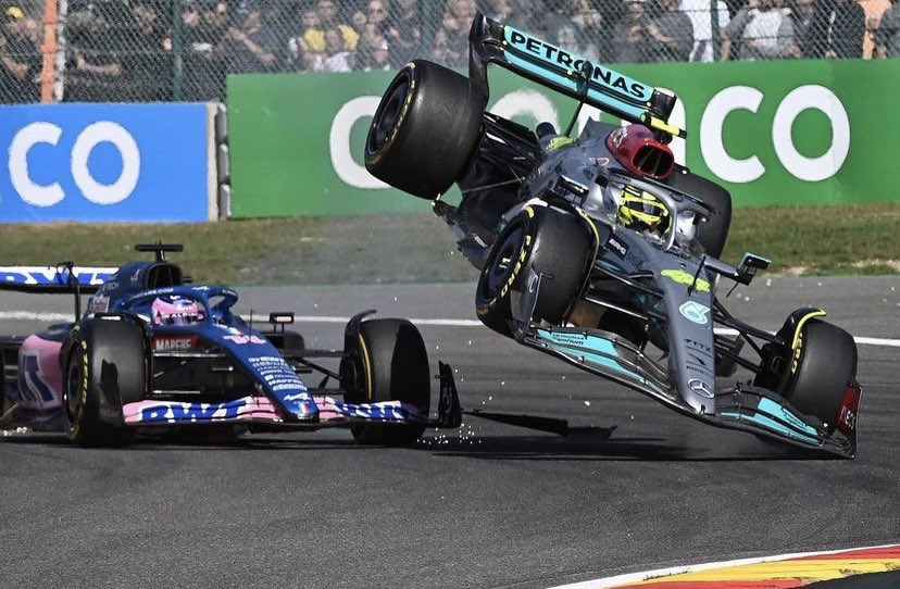 El cruce entre Hamilton y Alonso