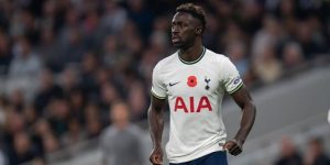 Dávinson Sánchez central colombiano de Tottenham