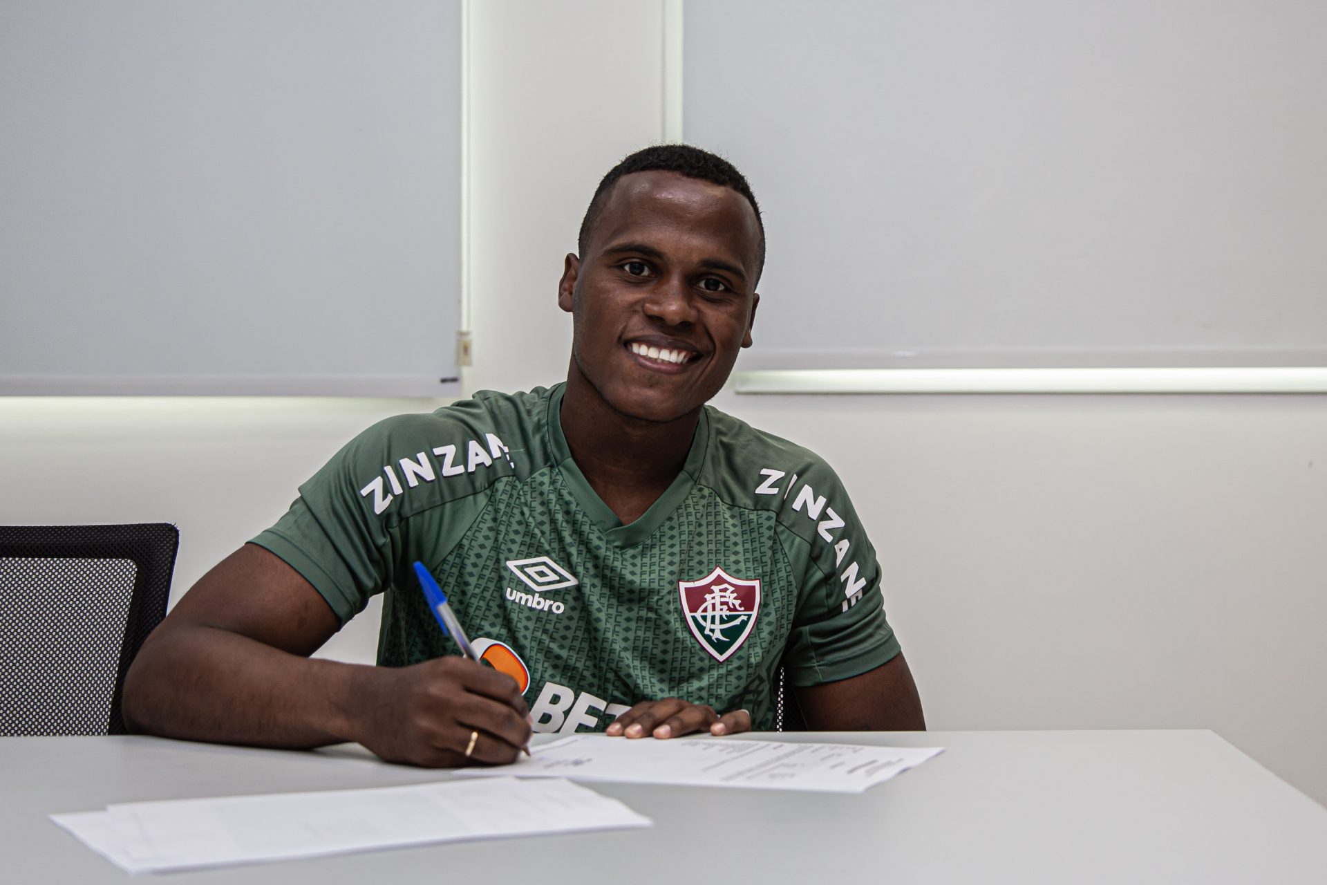 Jhon Arias renovó su contrato con Fluminense