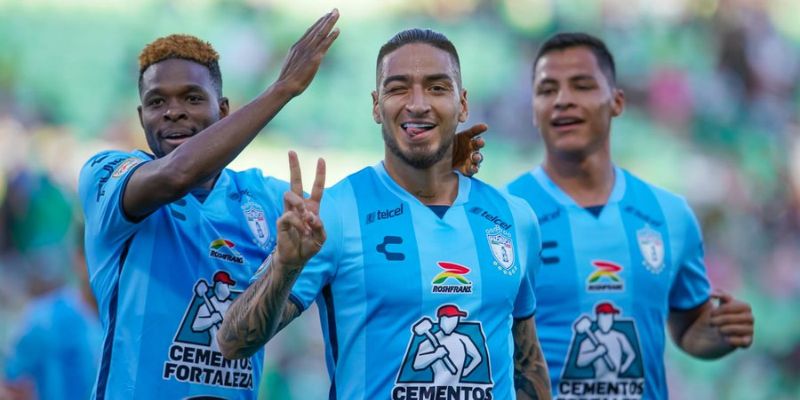 Cristian Arango gol y asistencia a Hurtado