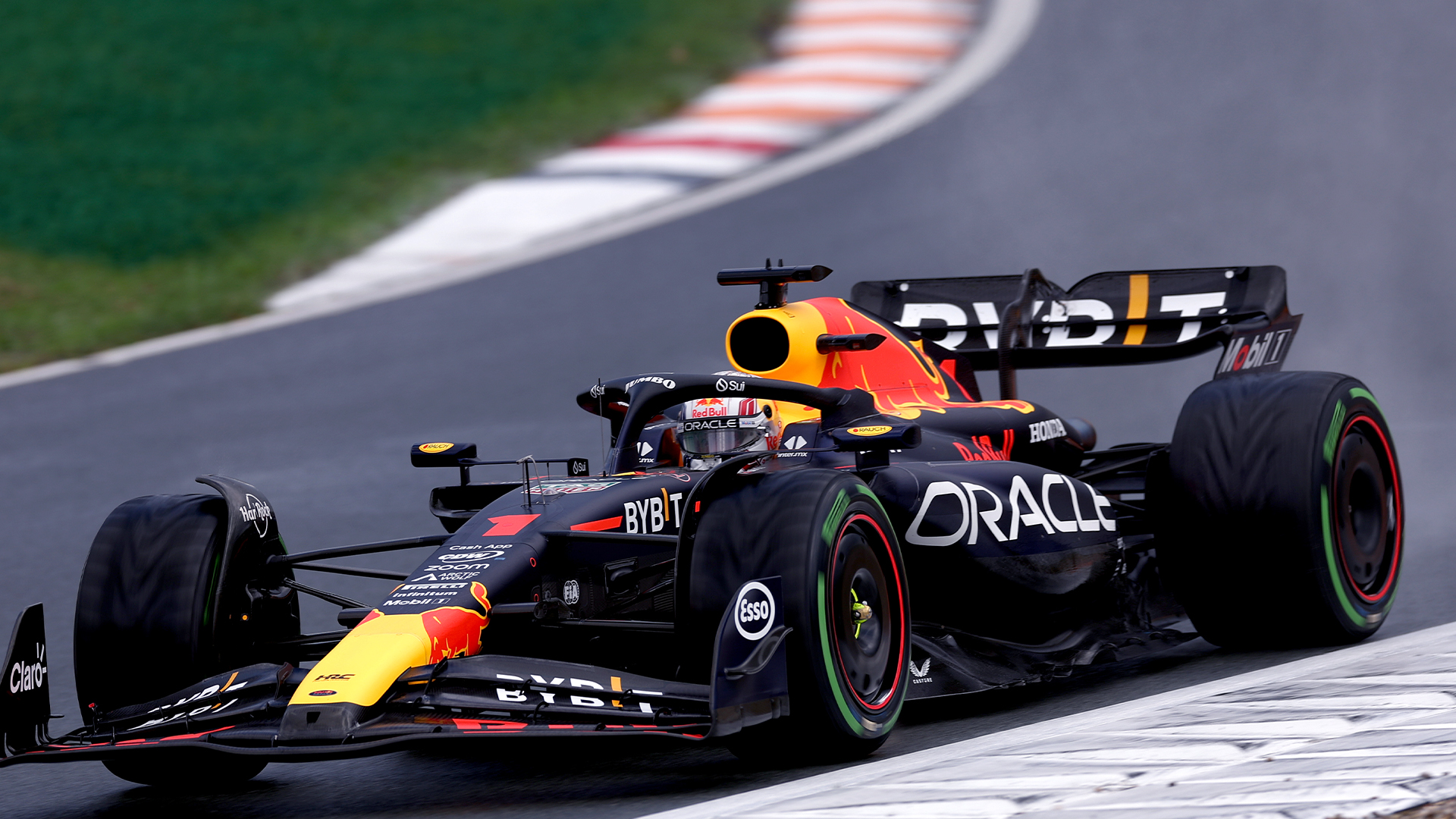 Verstappen se hace invencible en casa