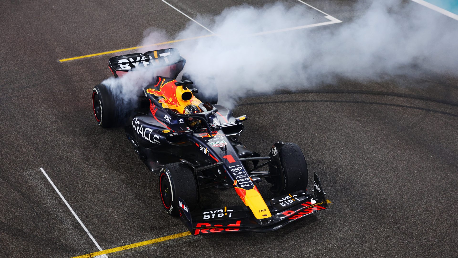 Verstappen termina con victoria su espectacular temporada