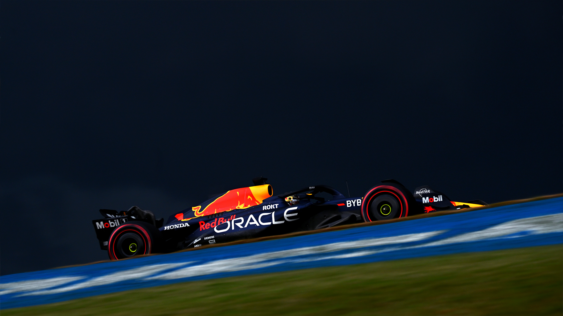 Verstappen se queda con la pole para el GP de Brasil