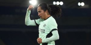 Mayra Ramírez celebra gol con Chelsea