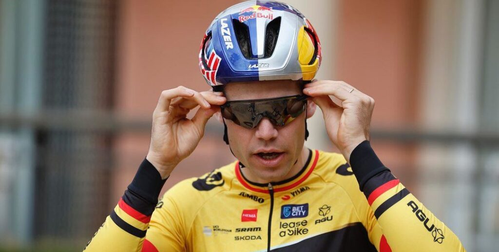 Wout van Aert casco Red Bull Visma