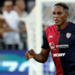 Yerry Mina con camiseta de Cagliari