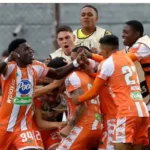 Envigado celebra su gol contra Deportivo Cali