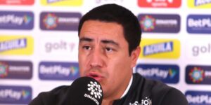 Efraín Juárez en rueda de prensa