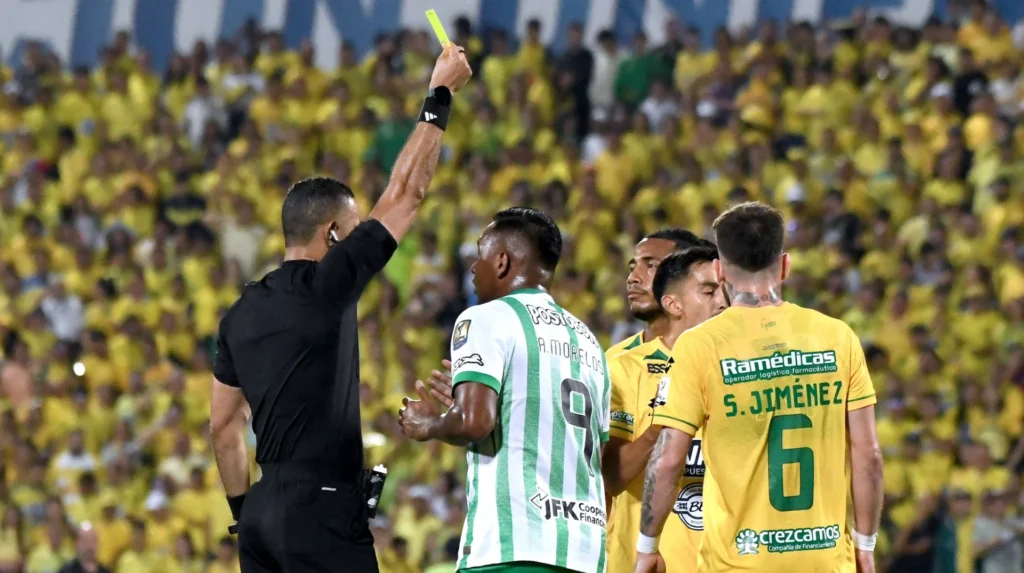 Bucaramanga Nacional Superliga árbitro Carlos Ortega Alfredo Morelos