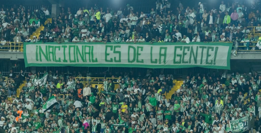 Hinchas Nacional Bogotá vs Fortaleza