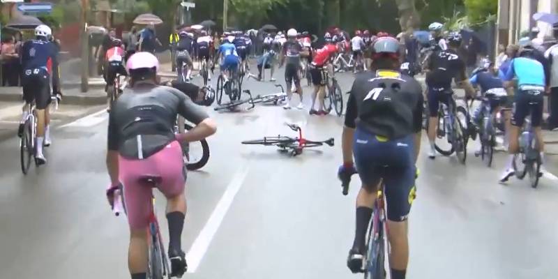 Caída Giro de Italia 2025 Etapa 6