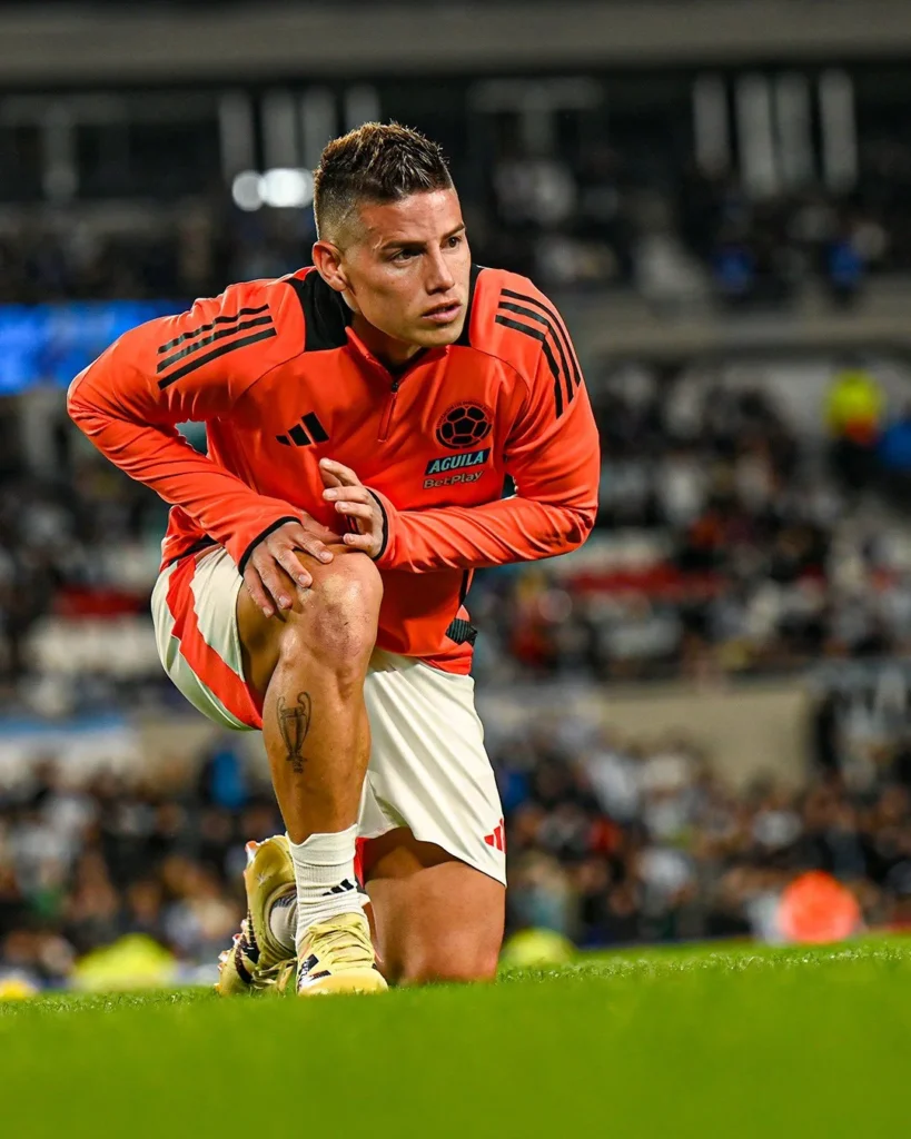 James Rodríguez calentamiento Argentina