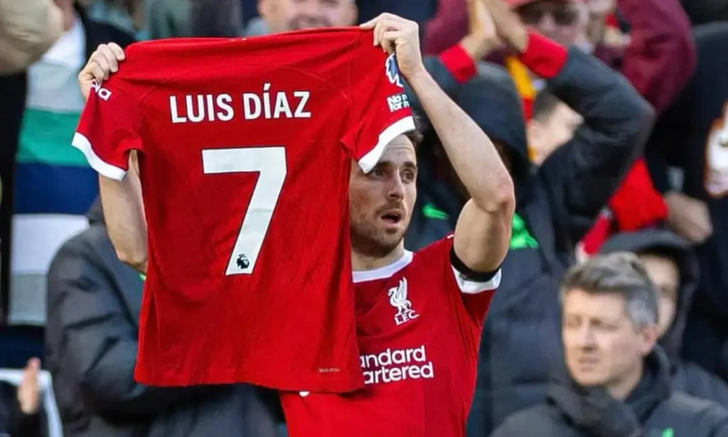 Diogo Jota Liverpool camiseta Luis Díaz