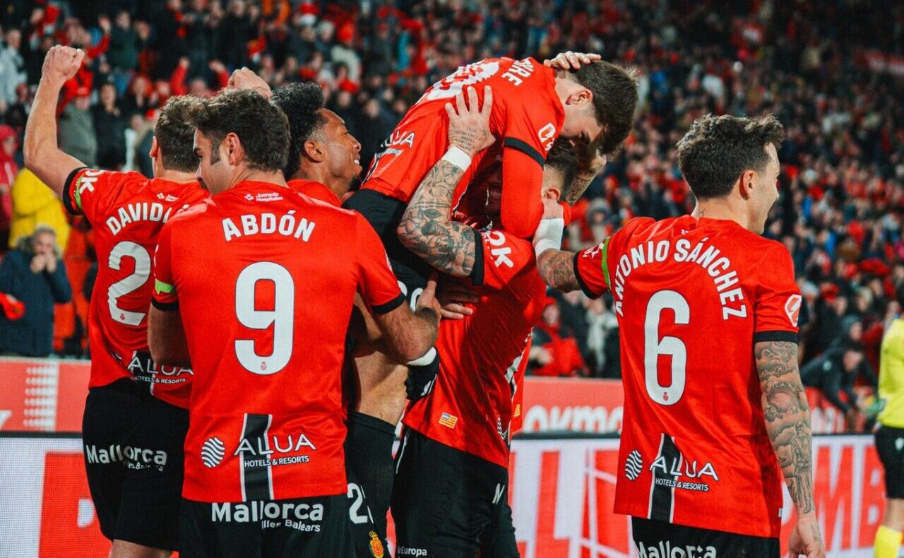 Jugadores del Mallorca celebran el gol