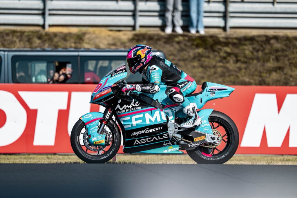 David Alonso compite en el circuito de Mugello durante el Gran Premio de Italia de Moto2.