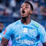 Jhon Durán durante un partido con Zenit antes de perderse la última fecha de la liga rusa.
