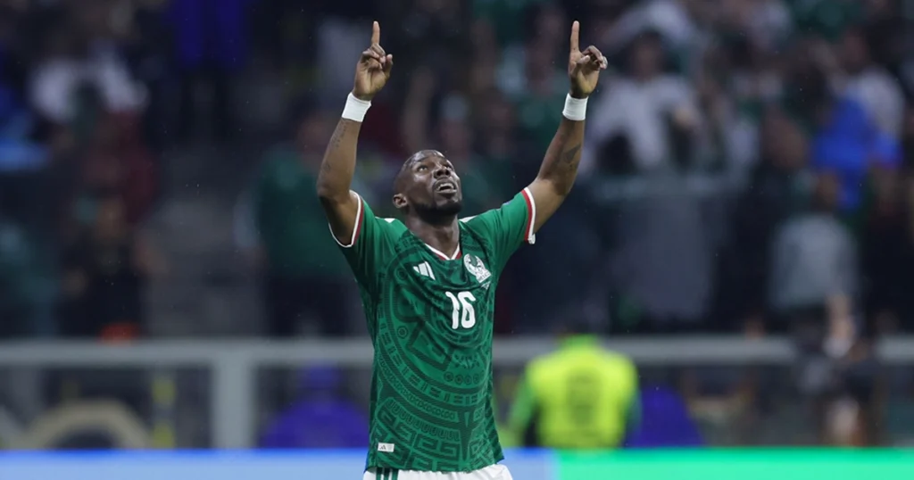 Julián Quiñones gol México