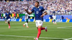 Jugadores de Francia celebrando uno de los goles en la victoria sobre Senegal en el debut del Mundial 2026