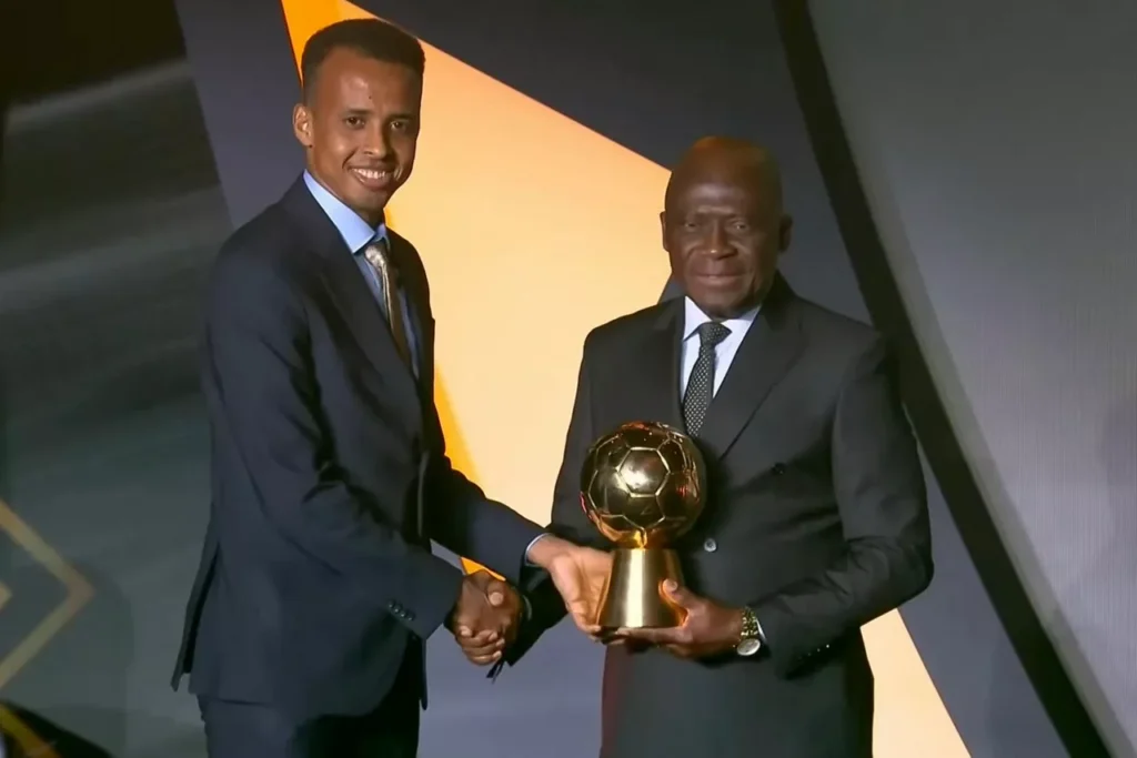 Omar Abdulkadir Artan durante un partido internacional antes de quedar fuera del Mundial 2026 por problemas migratorios.