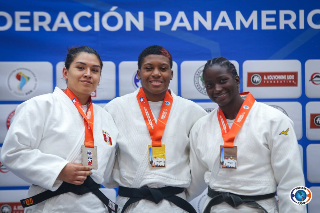 La delegación colombiana celebra su destacada actuación en el Campeonato Panamericano de Judo 2026. Brenda Olaya oro