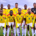 Jugadores de la Selección Colombia Sub-20 lamentan una oportunidad desperdiciada durante la derrota ante China en el Torneo Maurice Revello.