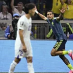 Daniel Muñoz celebra el gol con el que Colombia derrotó a Uzbekistán en su debut en el Mundial 2026 en el Estadio Ciudad de México.