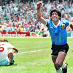 Jugadores de Argentina e Inglaterra durante un partido mundialista, en la antesala de una semifinal marcada por la historia y la rivalidad.