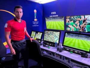Nicolás Gallo durante un partido internacional, tras ser designado como VAR para la final del Mundial 2026 entre Argentina y España.
